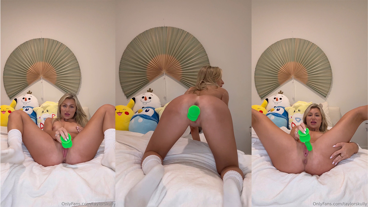 Taylor Skully Dildo Masturbation 9